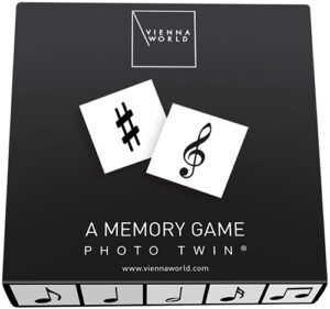Unser Memory-Spiel mit 20 Paaren von Karten ist ein unterhaltsames und lehrreiches Spiel für Musikliebhaber jeden Alters. Jede Karte zeigt ein unterschiedliches Musiksymbol, von Noten und Pausen bis hin zu Taktstrichen und dynamischen Markierungen. Spieler können ihr Gedächtnis trainieren, indem sie passende Paare finden, während sie sich gleichzeitig mit verschiedenen musikalischen Konzepten vertraut machen. Hergestellt aus hochwertigem Karton sind die Karten langlebig und können viele Spielstunden überdauern. Das Memory-Spiel ist auch eine großartige Möglichkeit, gemeinsame Zeit mit Familie und Freunden zu verbringen, während man gleichzeitig etwas über die Grundlagen der Musiktheorie lernt. Perfekt für Musikschüler, Musiker und alle, die ihre Kenntnisse erweitern möchten, ist unser Memory-Spiel ein ideales Geschenk für Geburtstage, Feiertage oder einfach nur, um jemandem eine Freude zu machen. Holen Sie sich jetzt unser Memory-Spiel und genießen Sie stundenlangen Spaß beim Entdecken der Welt der Musiksymbole!