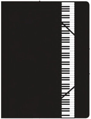 Entdecken Sie die zeitlose Eleganz und die künstlerische Raffinesse unserer Gummispannmappe in Schwarz, mit einer stilvollen Klaviertastatur, die von oben nach unten verläuft. Diese exklusive Mappe ist nicht nur ein praktisches Accessoire für Musiker und Musikliebhaber, sondern auch ein Ausdruck von Stil und Kreativität. Das klassische Schwarz der Mappe verleiht ihr eine edle Ästhetik, während die detaillierte Darstellung der Klaviertastatur von oben nach unten eine einzigartige visuelle Wirkung erzeugt. Hergestellt aus hochwertigem Material bietet diese Mappe einen zuverlässigen Schutz für Ihre Dokumente vor Knicken und Verschmutzungen. Mit ihrer handlichen Größe passt die Mappe problemlos in Ihre Tasche, Ihren Rucksack oder Ihre Aktentasche, damit Sie Ihre Notenblätter immer griffbereit haben, sei es bei Proben, Auftritten oder Unterrichtsstunden. Investieren Sie in unsere Gummispannmappe in Schwarz mit einer Klaviertastatur von oben nach unten und erleben Sie die Perfektion von Stil und musikalischer Inspiration!