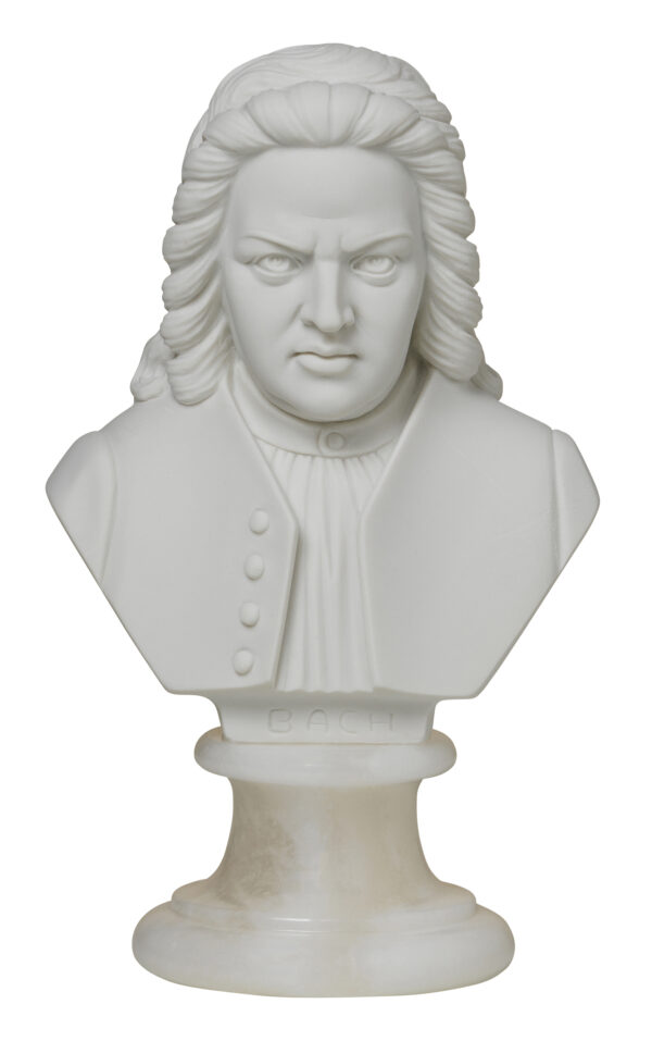 Entdecken Sie unsere eindrucksvolle Bach-Büste aus Alabaster! Diese 16 cm große Büste ist eine liebevolle Hommage an den legendären Komponisten Johann Sebastian Bach. Hergestellt aus hochwertigem Alabaster und präsentiert auf einem eleganten Marmorsockel, strahlt sie zeitlose Schönheit aus und vermittelt die künstlerische Genialität von Bachs Werk. Perfekt für Liebhaber klassischer Musik und Sammler, ist diese Büste ein wertvolles Sammlerstück. Bringen Sie den Geist von Bach in Ihr Zuhause oder Büro und lassen Sie sich von seiner Musik inspirieren. Bestellen Sie jetzt und bereichern Sie Ihre Umgebung mit dieser einzigartigen Bach-Büste!