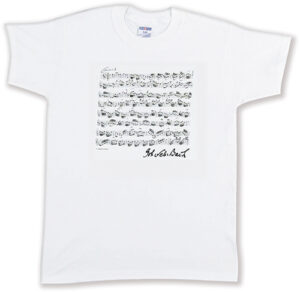 Unser exklusives T-Shirt aus 100% Baumwolle ist nicht nur ein Kleidungsstück, sondern auch eine Hommage an die zeitlose Musik von Johann Sebastian Bach. In strahlendem Weiß gehalten, verfügt das Shirt über einen eleganten schwarzen Aufdruck von den Notenzeilen von Bachs "Violinkonzert in A-Moll", begleitet von seiner unverwechselbaren Signatur. Dieses T-Shirt vereint Stil und Kultur auf einzigartige Weise und ist ein Must-Have für Musikliebhaber und Kenner klassischer Musik. Die hochwertige Baumwollqualität sorgt für ein angenehmes Tragegefühl, während das exquisite Design das Shirt zu einem Blickfang macht. Egal, ob Sie ein Konzert besuchen, Ihren Alltag aufwerten oder einfach Ihre Leidenschaft für klassische Musik zeigen möchten, dieses T-Shirt ist die perfekte Wahl. Gönnen Sie sich dieses einzigartige Stück und lassen Sie Ihre Liebe zur Musik erstrahlen.